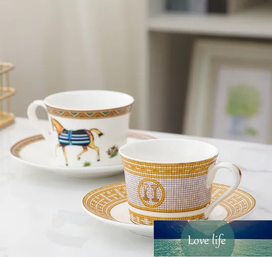Atacado estilo europeu criativo vintage xícara de café dourado afiação porcelana presente grande marca xícara de chá conjunto rack casa