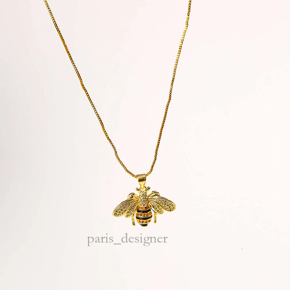 Nouveau pendentif créatif petite abeille en cuivre micro incrusté de zircon pour femmes avec haute protection des couleurs et collier unique, unique et polyvalent 559 273