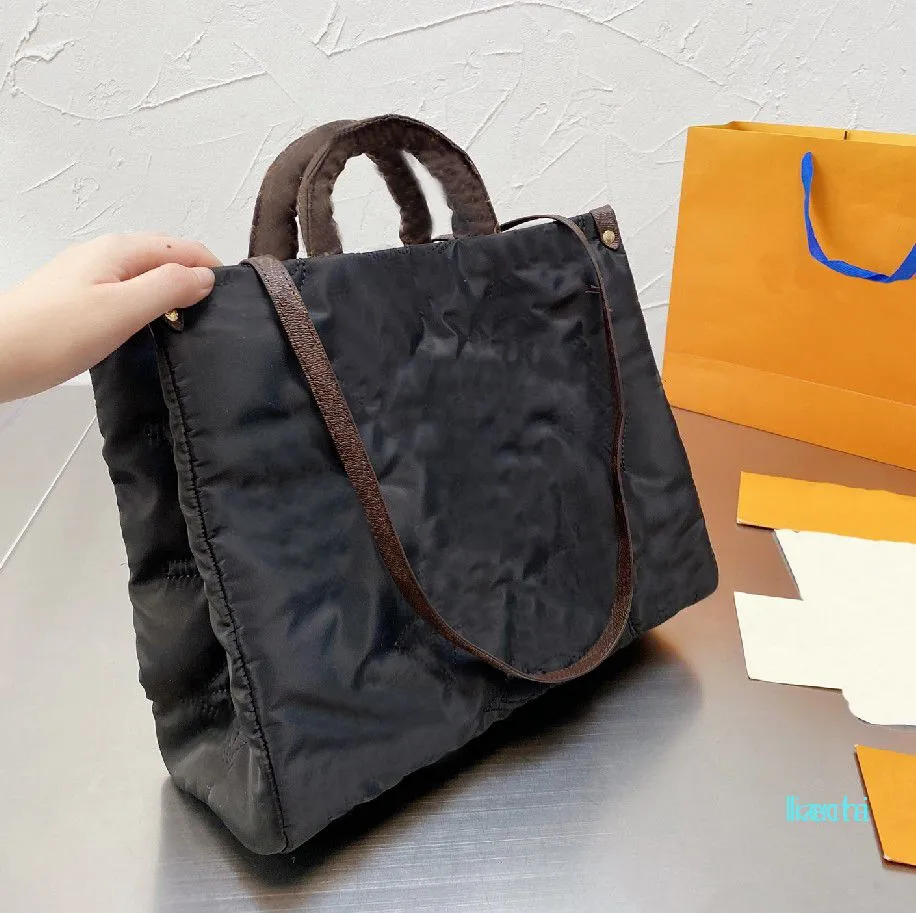 حقائب التسوق المصممة ترفع أزياء حقيبة اليد الفاخرة للسيدات مع حقيبة كتف كلاسيكية عالية الجودة
