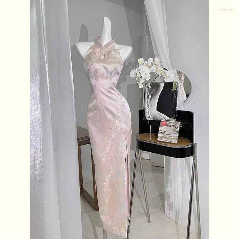 Luźne kamienie szlachetne 2024 Spring Chinese Style Ulepszona klasyczna różowa sukienka Cheongsam dla kobiet