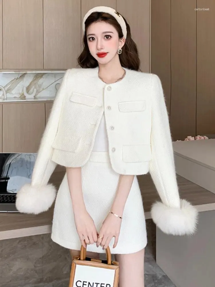 Arbetsklänningar 2024 Kvinnor Autumn Winter White Elegant Faux Päls Patchwork Suit Korean Fashion Mini kjol Single Breasted Jacket 2 Piece Set