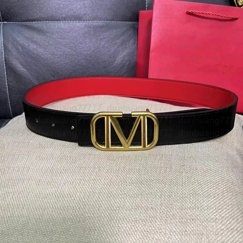 Mäns lyxbältesdesigner Classic Letter Golden Buckle Designer Signature 4.0 cm bred fashionabla äkta läder svart bälte kvinnors modebälte