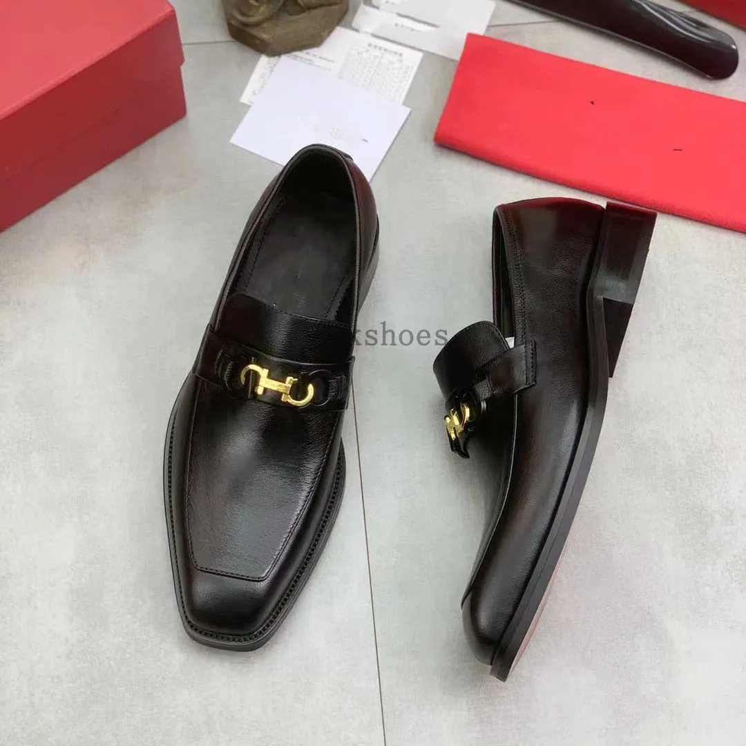 Luxury Gancini Dress Shoes Män läderdesigner Loafers Oxford Shoes Moccasins Formella klänningar från kontoret Sneaker Ferra Gamos Flats Party Wedding Shoes 03