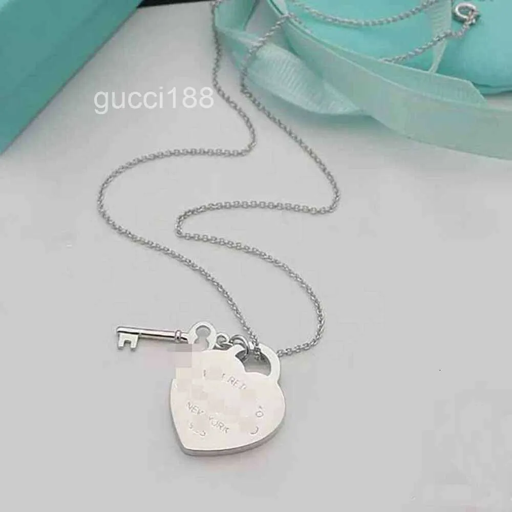 Classic Love Brand Key Necklace Heart Shaped Pendant S925 Silver High Edition Minimalist Design O-Bone Chain 3T3L