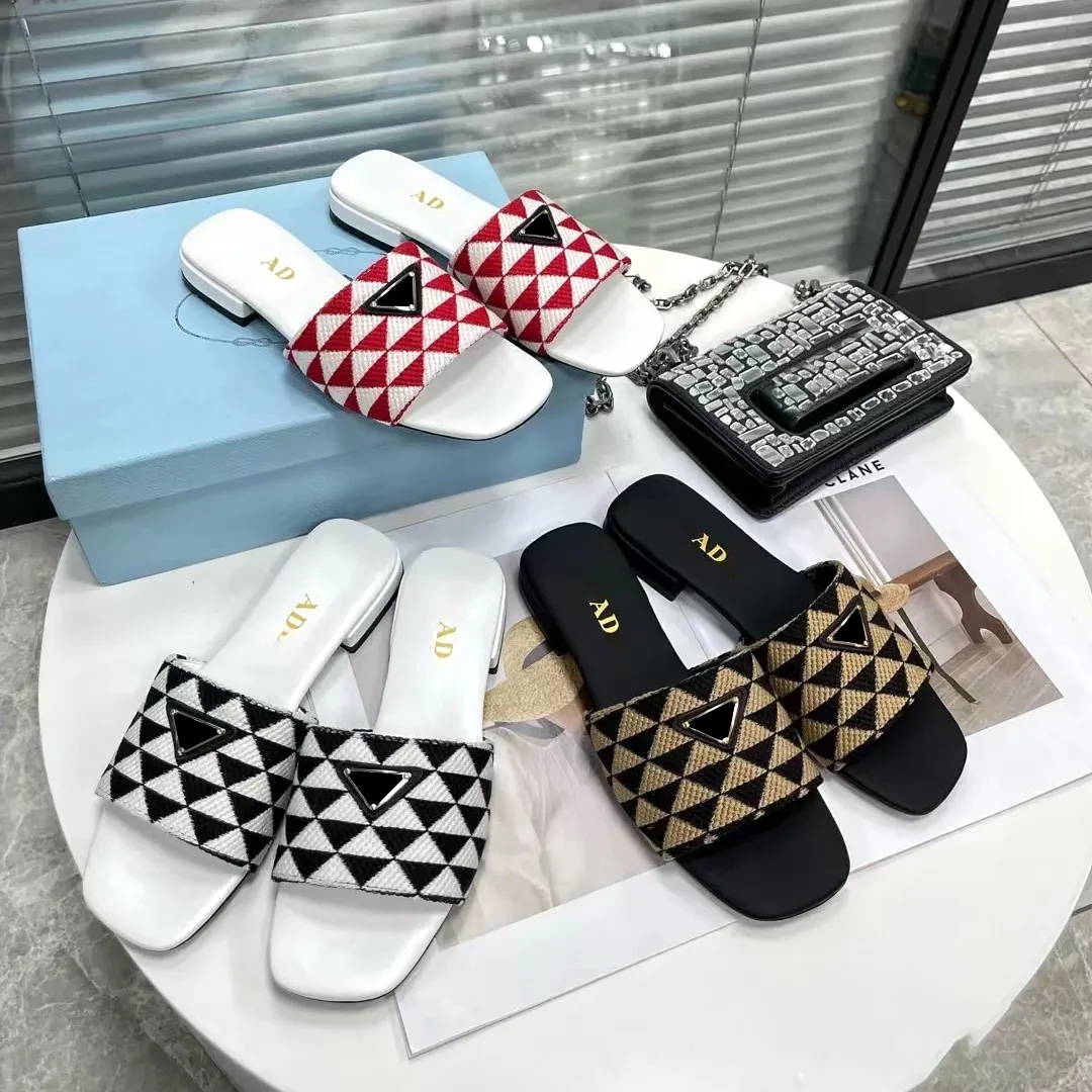 Pantoufle de luxe Femmes Prad Slide Pool Brodé Designer Sandal Summer Triangle Tissu Sandale Noir Blanc Mens Tazz Slipper Casual Shoe Fashion Sliders Mocassins