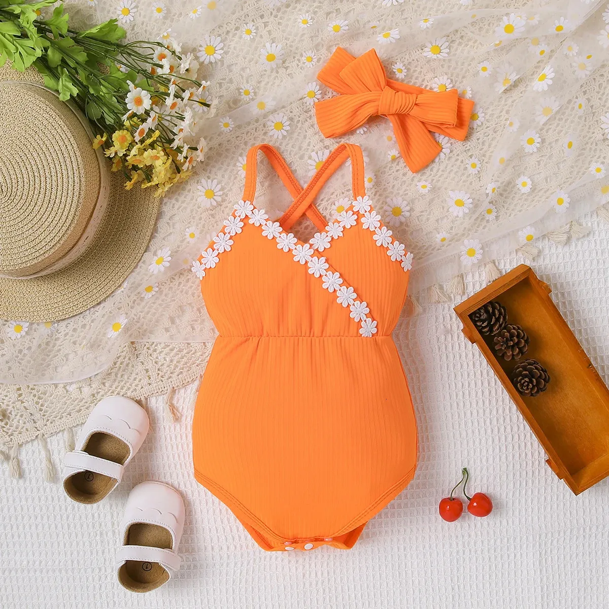 Spring and summer girls' tight fitting clothes with embroidered lace straps wrapped around the waist triangle climbing set newborn baby jumpsuit set 240116