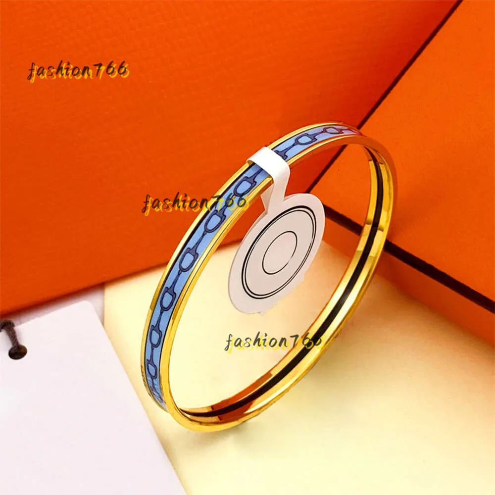 2024 Bracelet Bracelet de créateur de mode pour femmes, anneau en acier, bracelet fermé, motif de chaîne bleue, mignon, bijoux pour filles, bracelets en or, cadeau