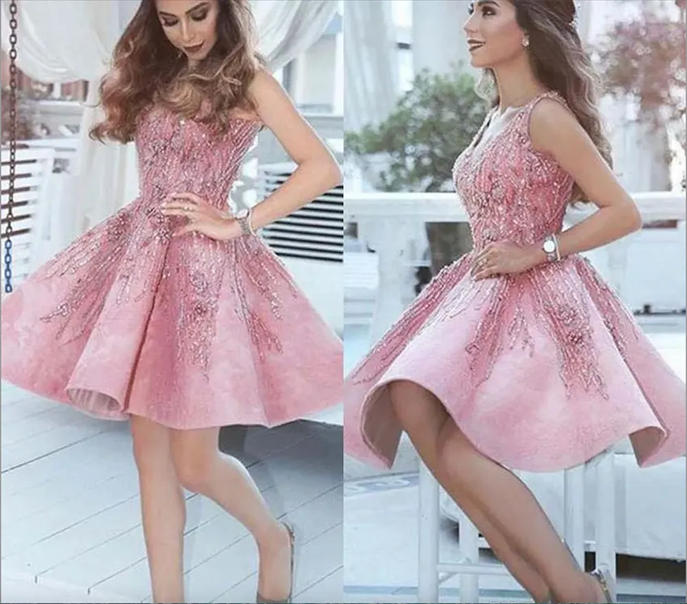 2024 Nuovo arrivo corto arabo rosa abito da homecoming una linea scollo a V juniors dolce 15 laurea cocktail party dress plus size su misura