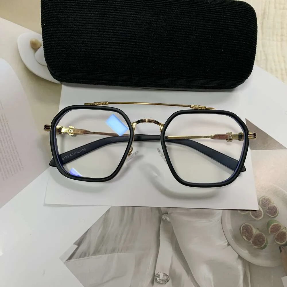 2024 Luxury Designer CH Solglasögon för kvinnor Chromes Glassar Ramar Mens Nytt skådespel Male Black Fashion Myopia Heart Eyeglass Frame Ladies Unisex Eyewear EOG0