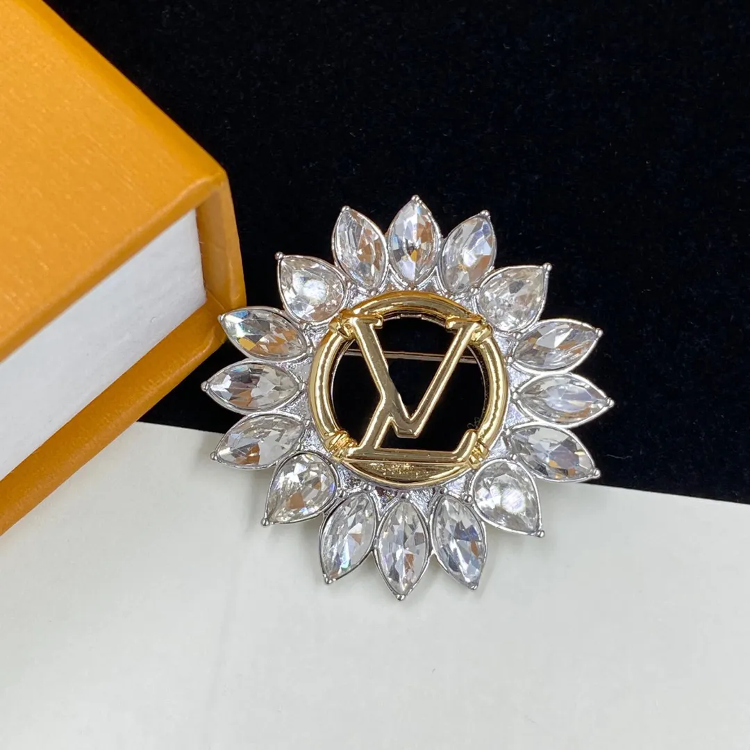 Designer White Crystal L Crystal Drop Broche Huwelijksfeest Draag je eigen Fashionista broche Sieraden Pins Sieraden