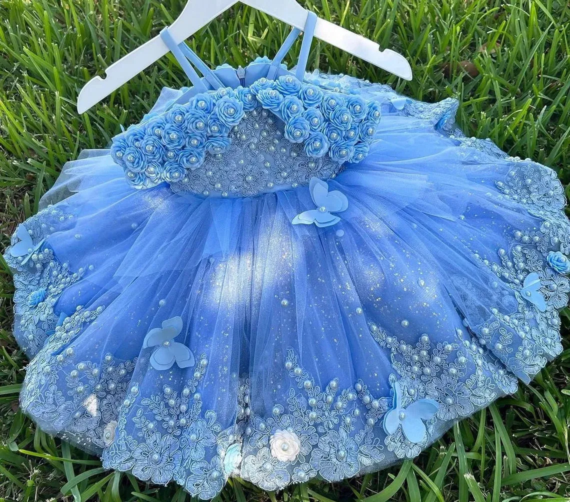 Blaues Umlegekragen-Partykleid für Kleinkinder, Spaghettiträger, Perlen, für Kinder, formelle Kleidung, 3D-Blume mit Schmetterling, Kindergeburtstagskleid