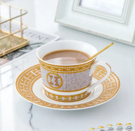 Enkel kreativ vintage kaffekopp förgyllda porslinspresent Big Mark Tea Cup Plate Rack Set Home