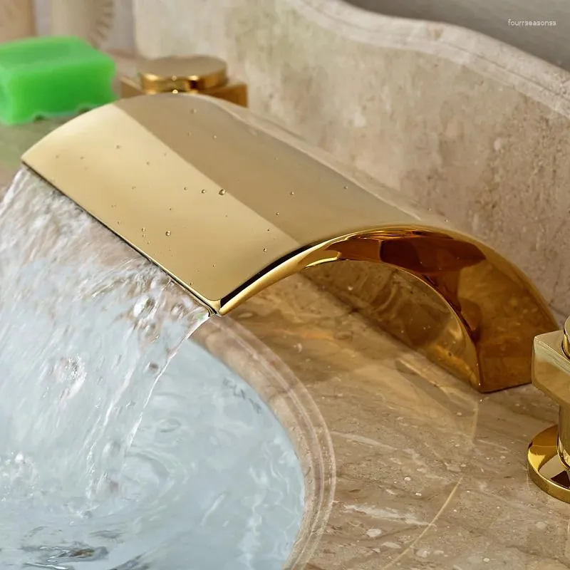 Robinets de lavabo de salle de bains Vidric Mount Mount doré double poignées robinet de lavabo largement répandu 3 trous robinets mélangeurs de lavabo