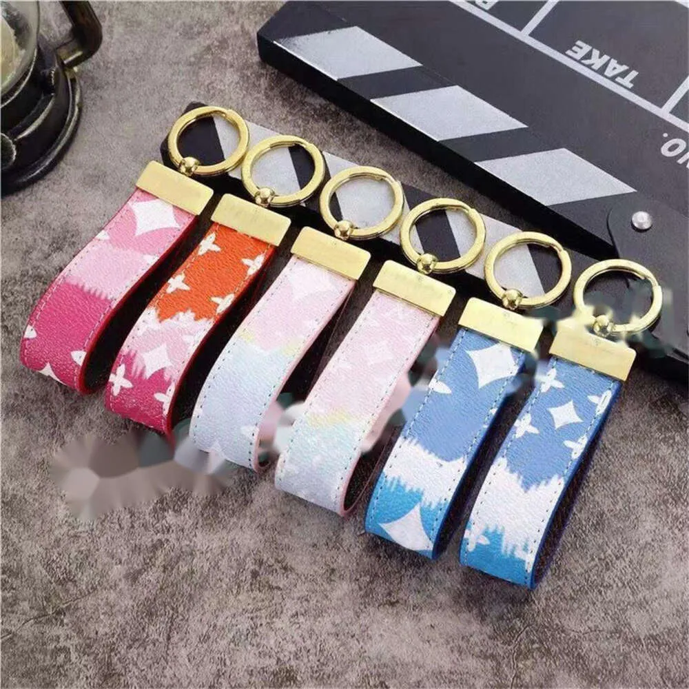 Schlüsselanhänger Lanyards Hohe Qualität Schwarz Klassisch Exquisit Braun Damen Herren Luxus Designer Auto Schlüsselanhänger Zinklegierung Buchstabe Unisex Lanyard Gold Metall Klein Schmuck lov