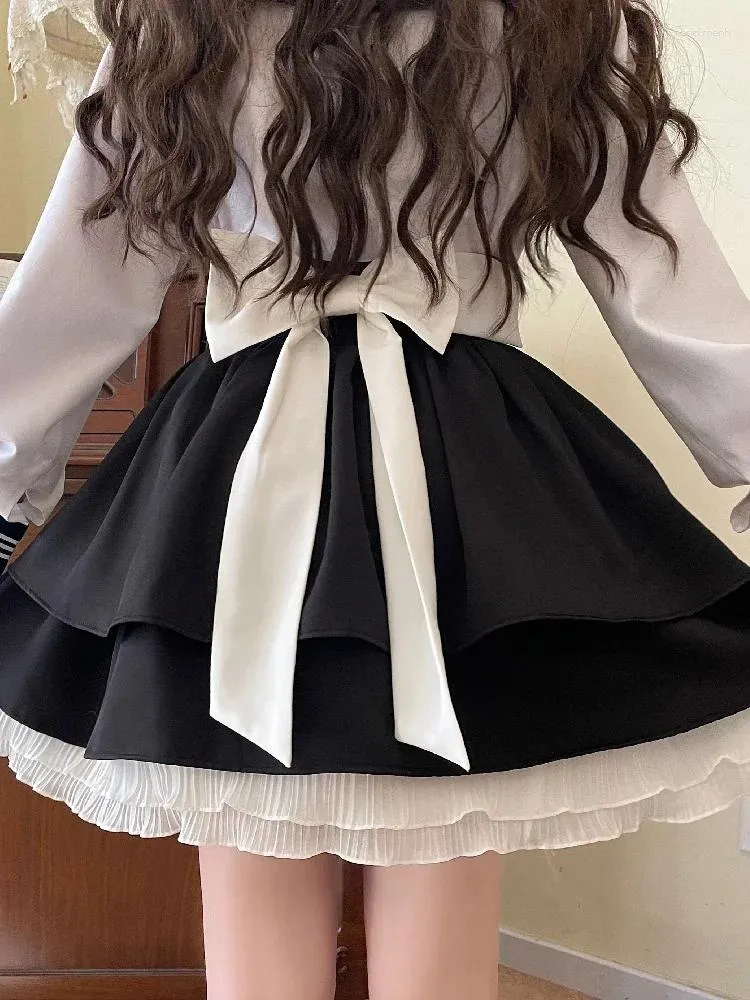 Kjolar japansk båge lolita stil kawaii kvinnor svarta ruffles söt mini kjol kvinnlig koreansk mode hög midja prinsessa 2024