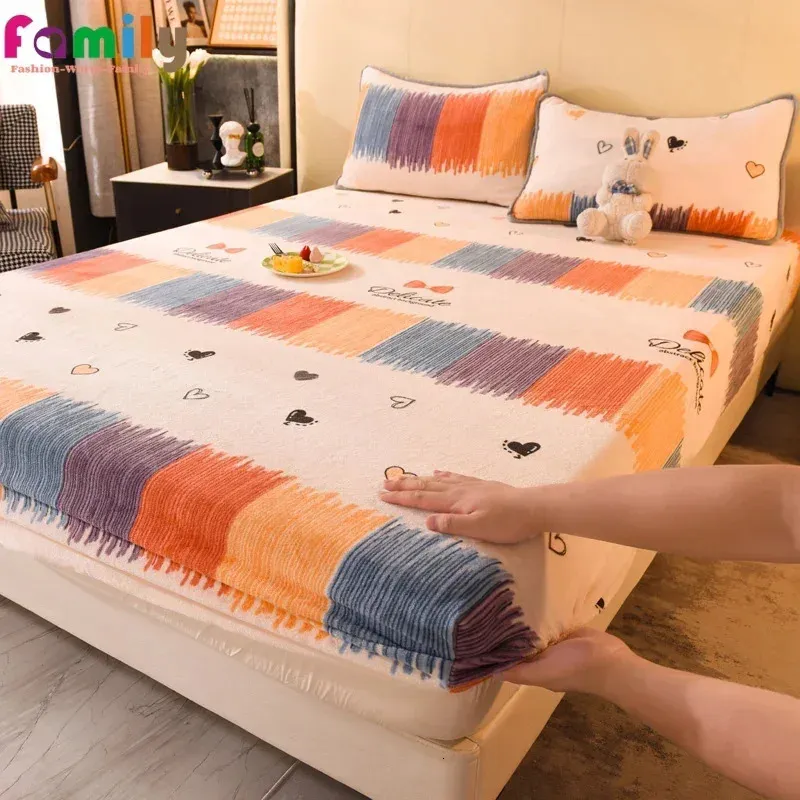 8 Colors Double Bed Mattress Cover Velvet Protector Winter Soft Elastic Fittted Fleece Sheet Couple Single Queen King 240116