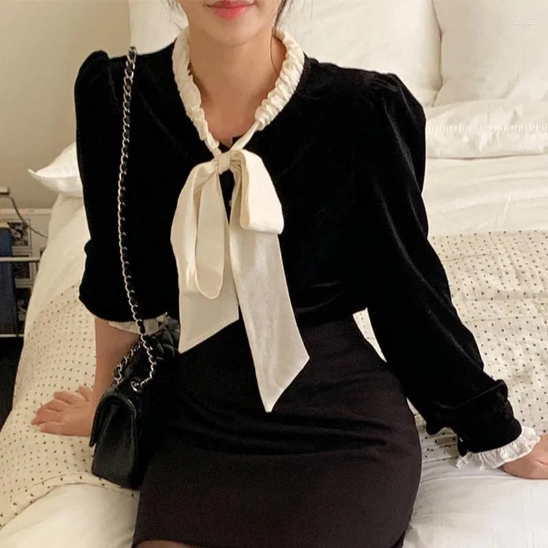 Kvinnors blusar franska vintage krage snörning kvinnor bow lossa all-match långärmad sammetskjortor 2024 vår koreanska chic toppar kvinna