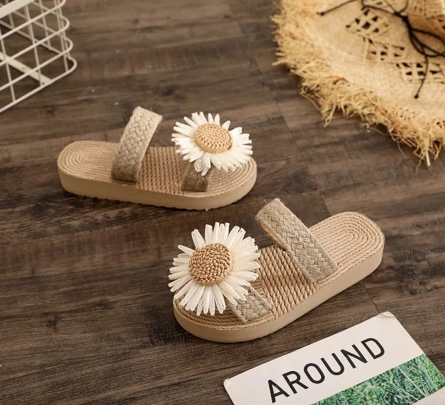 Terlik ayakkabıları kadın çiçek kauçuk flip flop slaytlar şeyl kadın plajı düşük 2024 yaz Hawaiian sabot etnik toynak topuklu pu fa