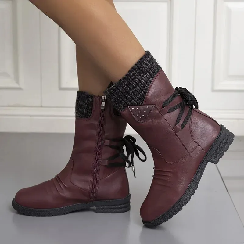 Chaussures femme fermeture éclair latérale bottes pour femmes dos à lacets mi-mollet femmes plissé rivet bout rond talon bas chaud 2023 Coshift en offre 240115