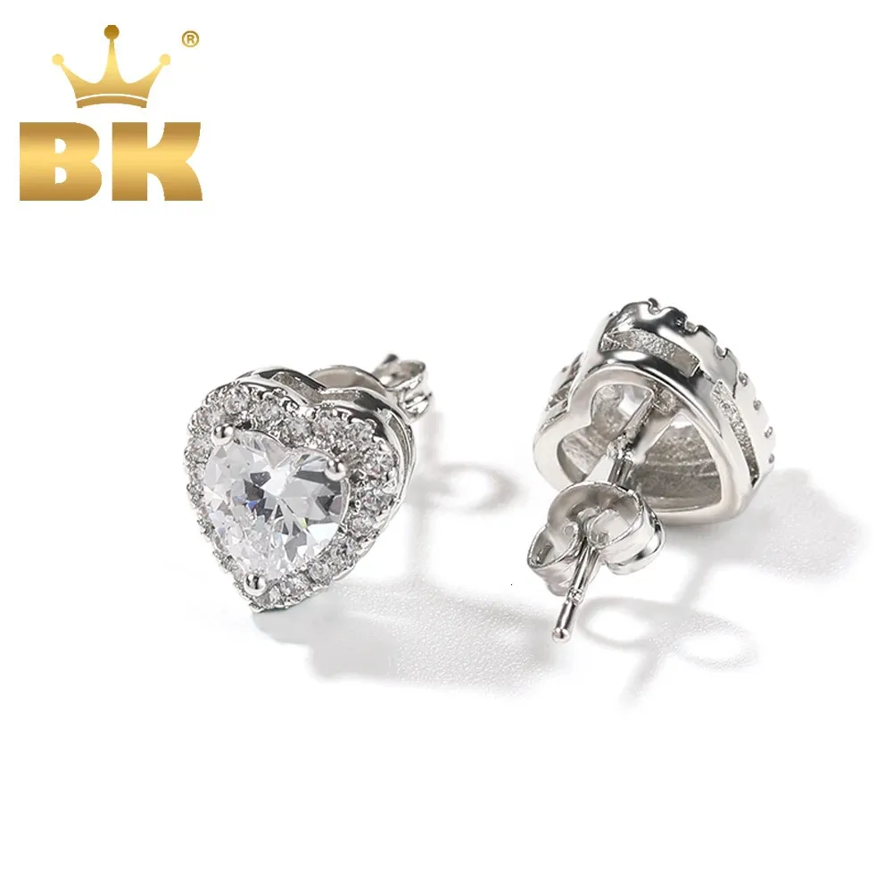 THE BLING KING Orecchino a forma di cuore Micro pavimentato Trasparente Cubic Zirconia Elegante semplice orecchino Regalo di gioielli di lusso per le donne Ragazza 240115