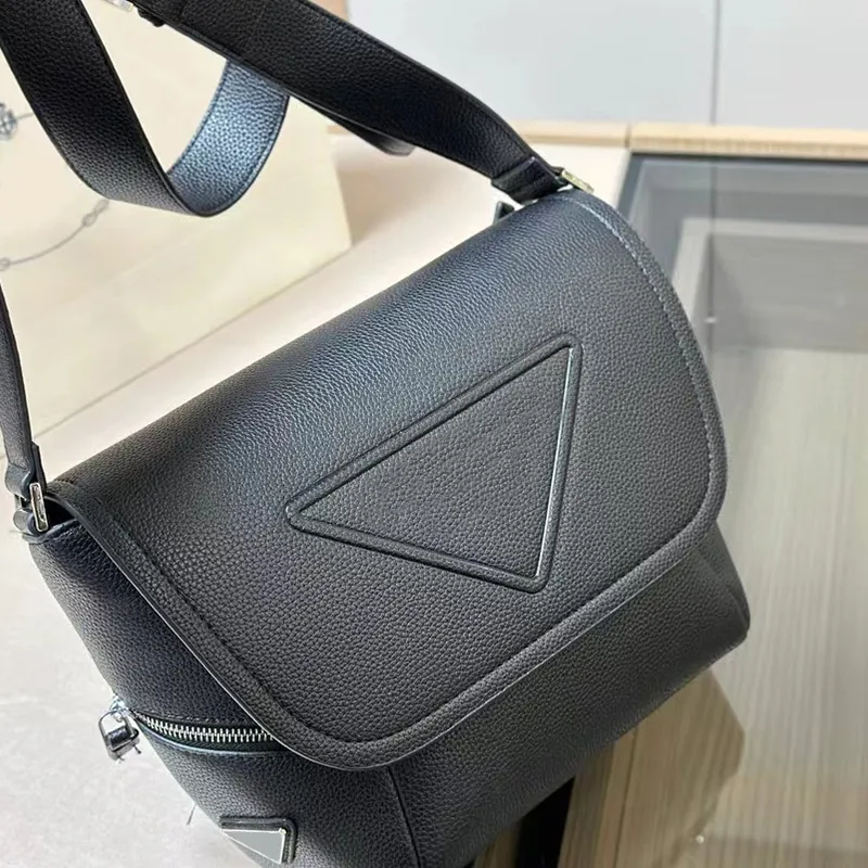 Concepteur homme messager sacs à bandoulière de luxe en cuir noir léger nouvelle mode femmes sac à bandoulière bandoulière