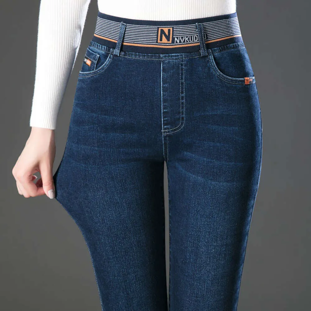 Jeans mit geradem Bein für Damen im Frühling und Herbst 2024, neue hoch taillierte, lockere, elastische Schlankheits-Mutter mittleren Alters, elastische Taille mit Plüsch