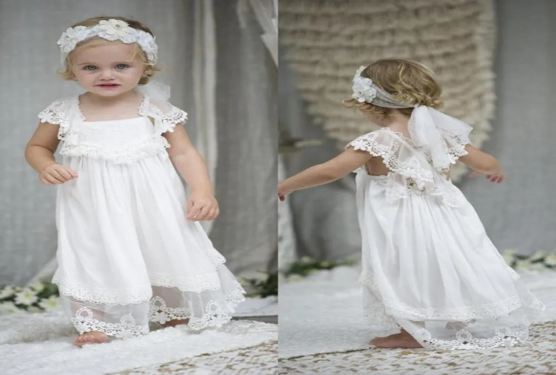 Encantadores vestidos de niña de flores de Boho de playa 2018 para bodas Vestidos de bautizo de tul de encaje con espalda cruzada cuadrada de manga corta baratos EN14827161