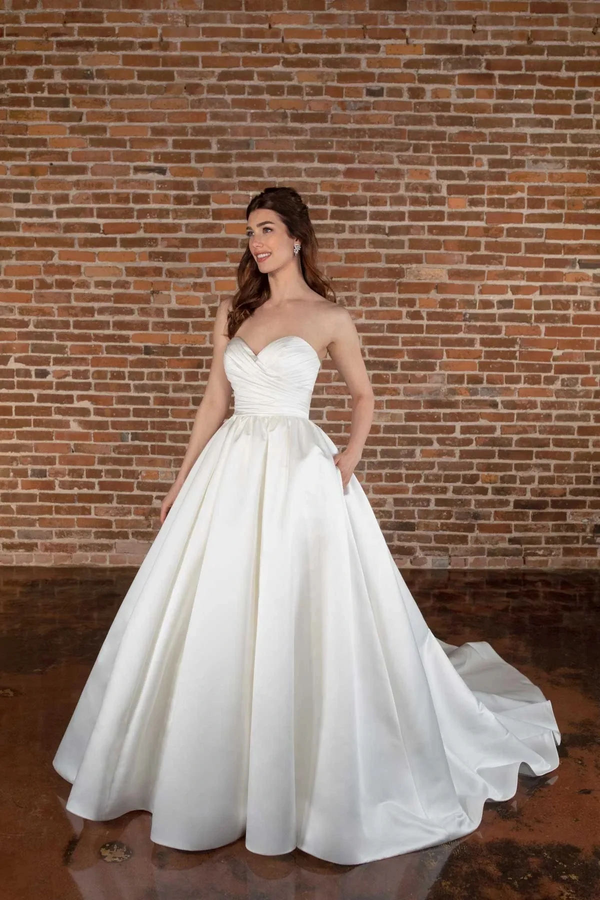 Elegant Plus Size Wedding Dress Sweetheart Ruffled Satin Ball
