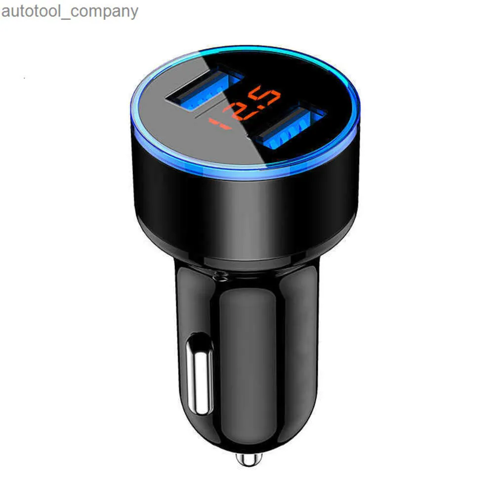 Nuovo caricabatteria per auto universale USB per veicoli DC12V-24V 5V 3.1A Caricatore doppio USB Adattatore di alimentazione a 2 porte con display di tensione Auto di alta qualità