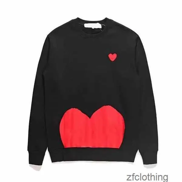 Play Designer Mens Sweat à capuche Pull pour femme Love Broderie Col rond Pull pur coton épaissi et chaud extérieur portant bas haut 8CSJ