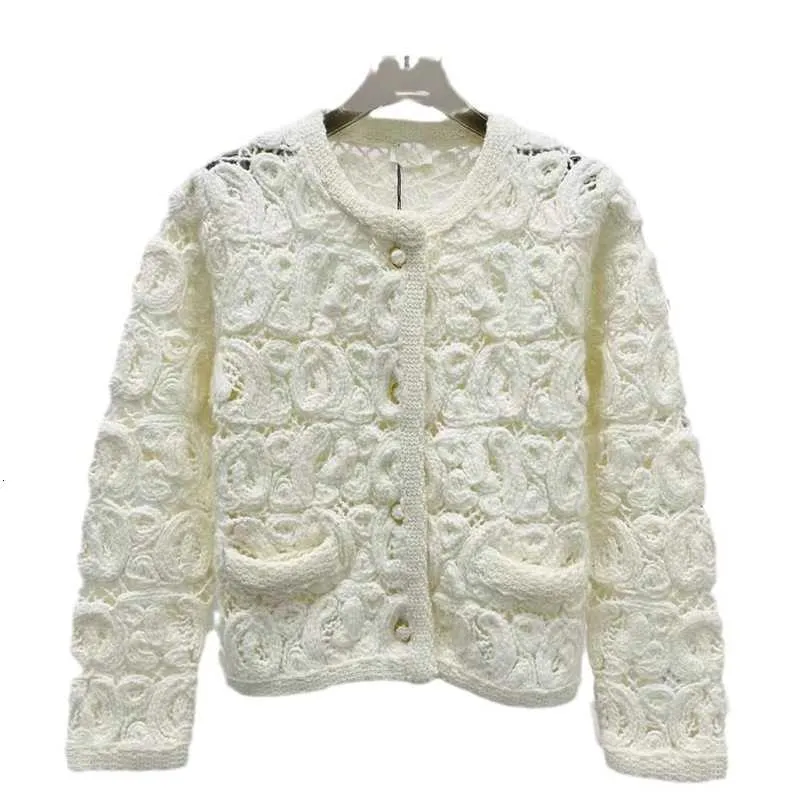 Pulls pour femmes de concepteur Xiaoxiangfeng tricoté col rond à manches longues cardigan creux crochet fleur manteau haut automne hiver nouveau vêtement d'extérieur I1BT