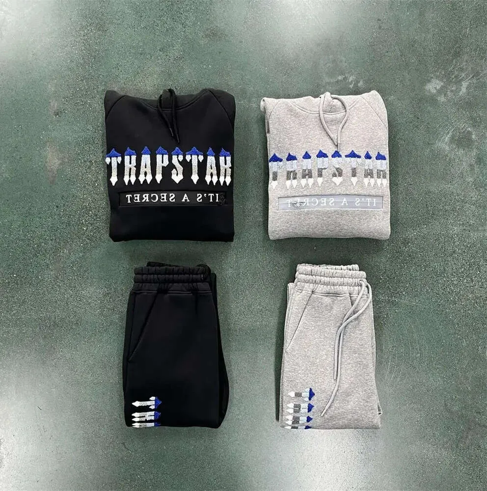 2024 Designer Trapstar TRACKSUIT Hommes CHENILLE DECODED 2.0 - Noir et Bleu 1 Sweat à capuche brodé de qualité supérieure Pantalon de jogging Femme 8833ess