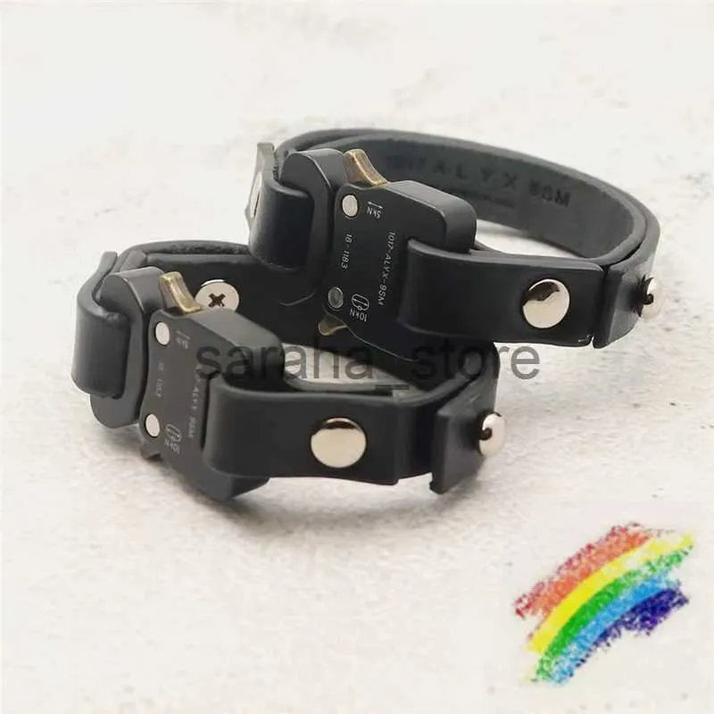 Charm Bracelets Black ALYX Buckle Bracelet Men Women 1 1 Best Quality Cow Leather 1017 ALYX 9SM Bracelets Classic Press Metal Button J240117