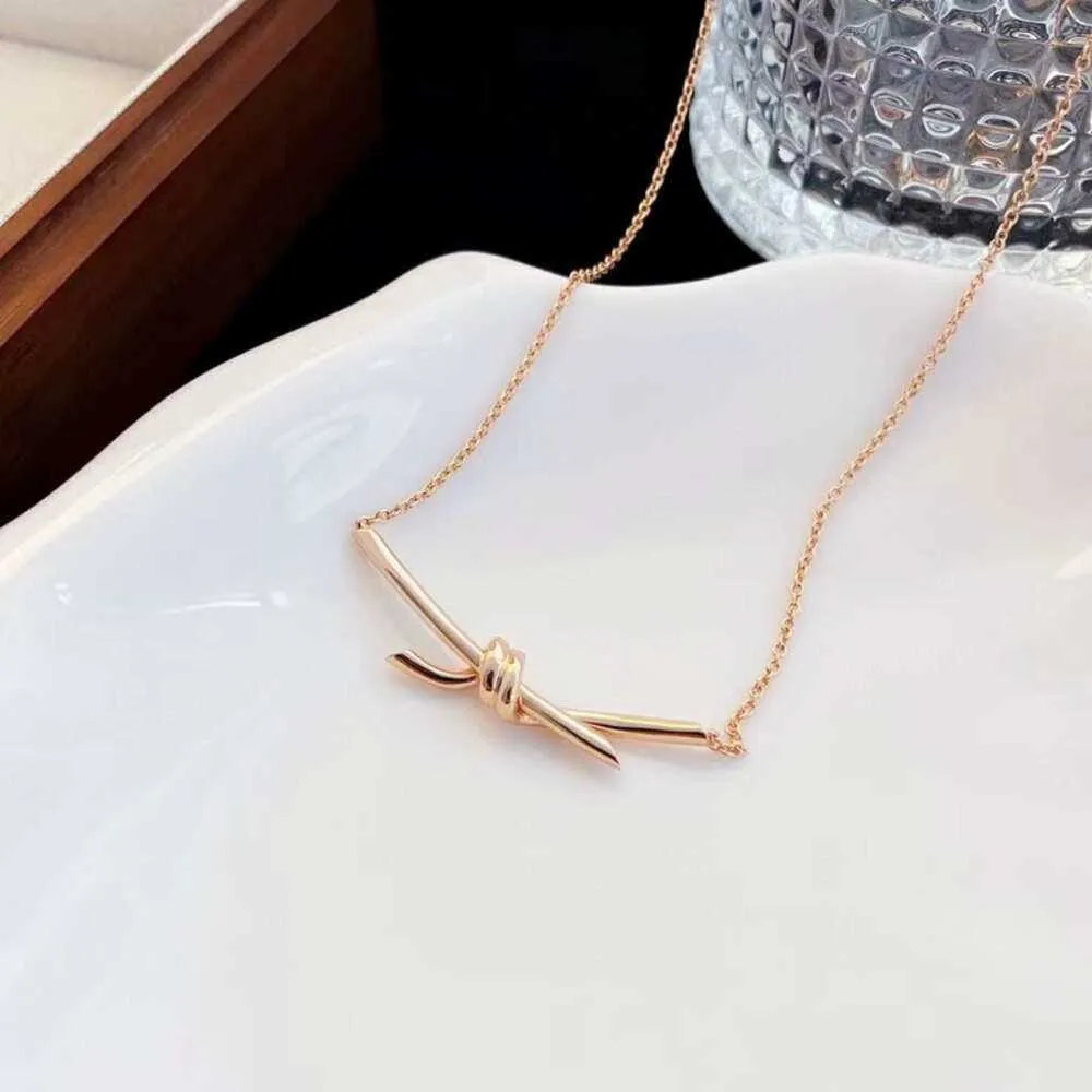 Necklace Classicjewelry t Family Knot Bow with Diamond Smooth Mesh Red for Women Same Collar Chain Plated 18k Rose Gold OT7C