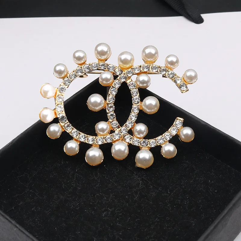 Luxury Designer Brooch Gold-Plated Pin Brooches Fashion Style Jewelry Girl ELegant Classic Pearl Brooch Premium Gift Wedding Party Jewelry Accessory