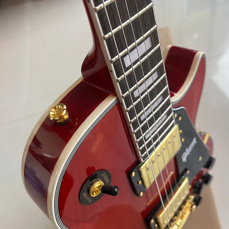 Guitarra elétrica vermelha transparente clássica, com hardware dourado de alta qualidade, confortável ao toque, som em movimento e entrega rápida.