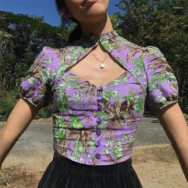 Kvinnors T -skjortor Purple Gothic Vintage Print Crop Top Summer Clothes for Women Corset Sexig Cut Out Short Sleeve Button Up 90s Eesthetic