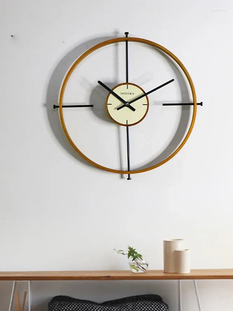 壁時計パーソナライズされた北欧スタイルの木製時計リビングルーム装飾サイレントクォーツムーブメント