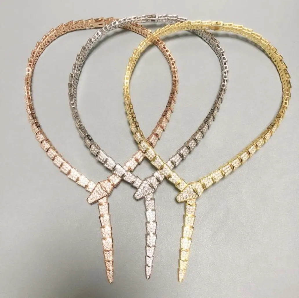 デザイナーコレクションスタイルディナーパーティーチョーカーネックホールネックレスの設定フルダイヤモンドメッキの金色の蛇のようなワイドネックレス2237812