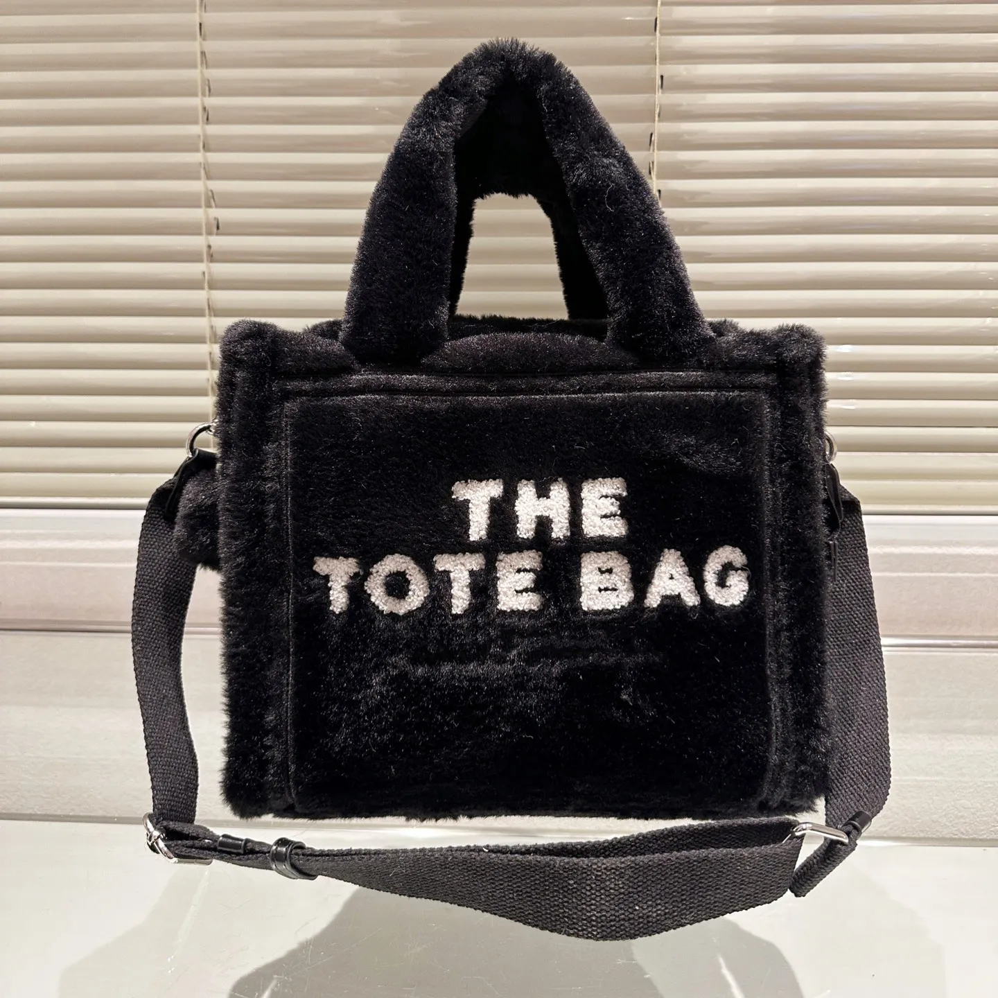 Tote Çanta Tasarımcı Çanta Crossbody Çanta Çanta Kürk Çanta Kenar İşlemeli Ayrıntılar Çıkarılabilir ve Ayarlanabilir Omuz Kayışı Küçük Kadın Siyah Çanta