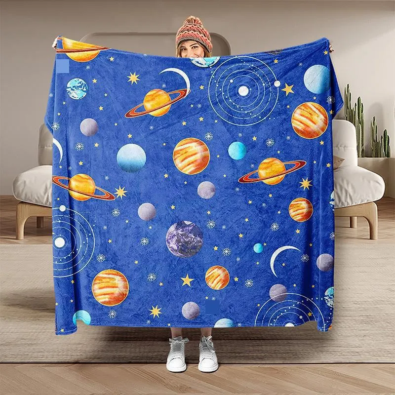 Tapisseries Planet Cartoon Flannel Filt Astronaut Digital tryckt tupplur för barn ADT AIR Conditioning Soffa er Drop Delivery Otrxa