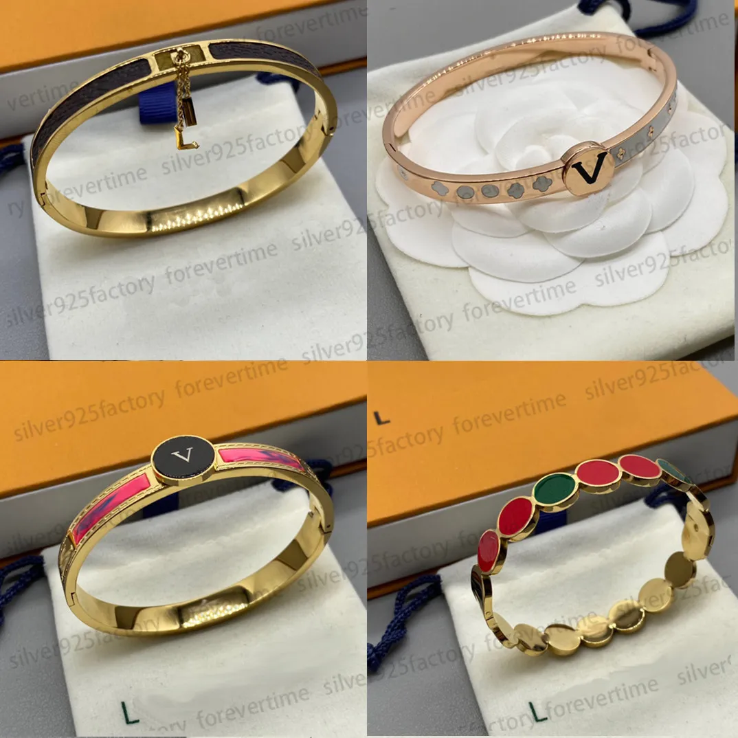 Bracelets de charme de créateurs Bracelet en cuir Lettre de mode Bracelet Bijoux classiques Bracelets Plat Marron Métal Couple Bijoux de luxe Cadeaux de la Saint-Valentin