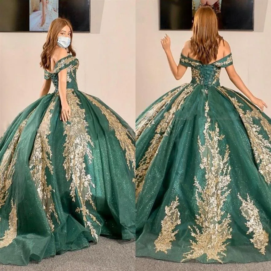 2023 Modest Dark Green Gold Appliques Quinceanera Dresses Off Shoulder With Sleeves Beaded Long Train Sweet 16 Dress Prom Party239i