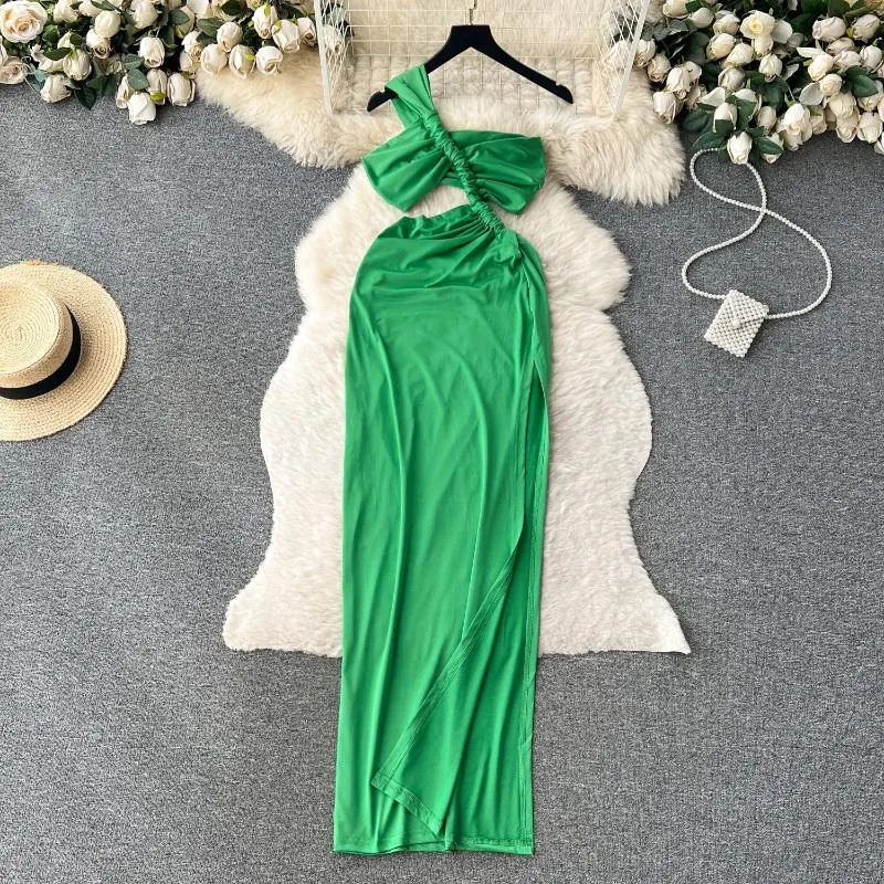 Casual Jurken Clothland Vrouwen Sexy Uitgesneden Maxi Jurk Geneigd Schouder Mouwloos Backless Groen Zwart Split Lange Mujer QC702