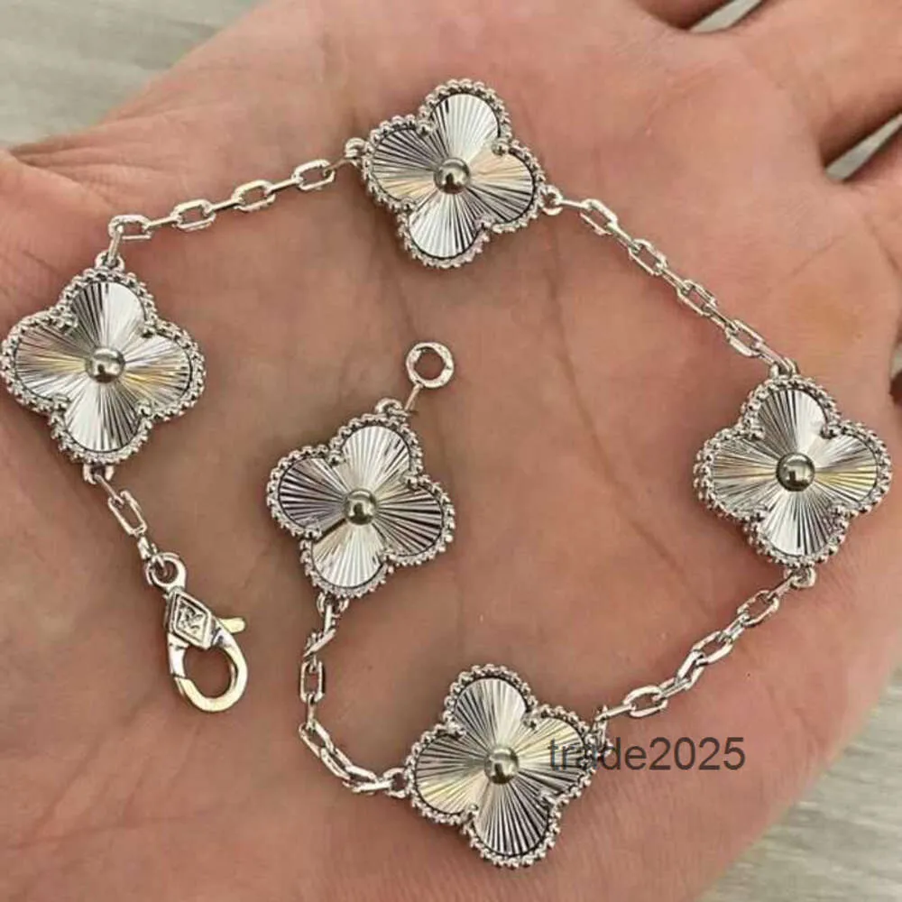 Pulseira de designer Cleef Van Four Leaf Clover Pulseira 2024 Van Luxury Designer Charm Bracelet Clover Pearl 4 peças 18k colar de ouro brincos casamento laser marca TK