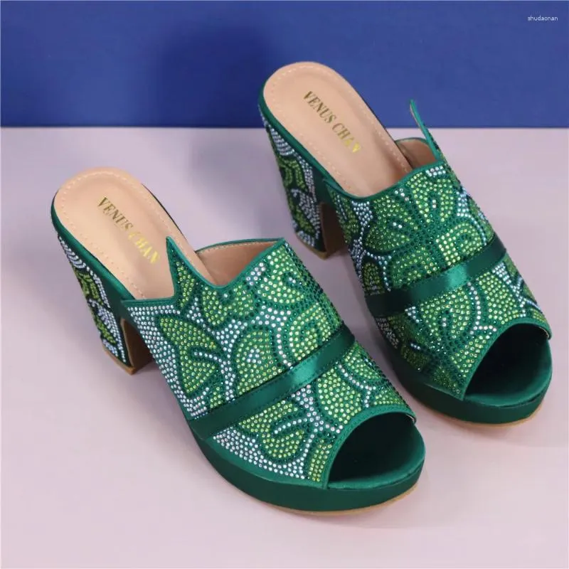 Zapatos de vestir Venta de estilo italiano Slingbacks Mujer Africana Zapatillas Simple Fiesta Prom Sandalias de verano Italia Tacones altos Mujeres