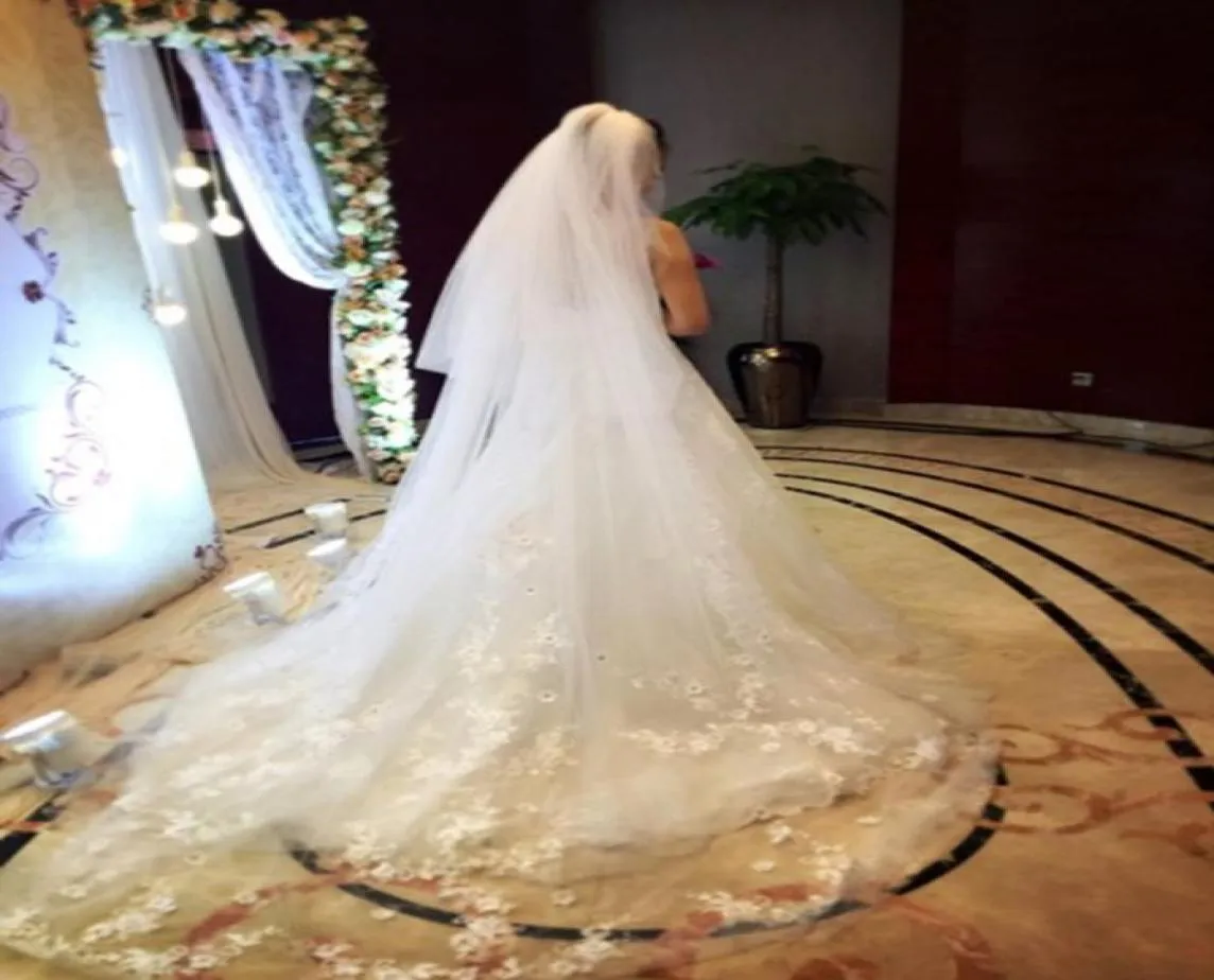 Attractive Long Bridal Veil Ivory White Soft Tulle Wedding Veils with Lace Appliques Crystals Cathedral Tulle Accessories Top Qual9561330