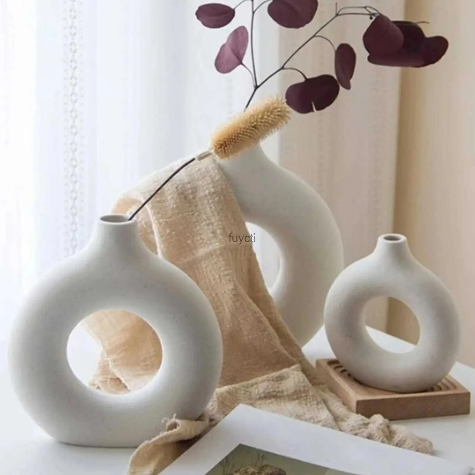 Vases Ceramic Hollow Out Flower Vase Figurines Nordic Modern Planter Pots Home Decore Creative Donut Flower Vase Decorative Decoration YQ240117