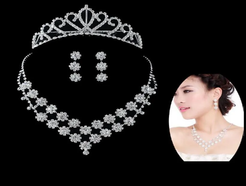 Fashion Crystal Bride Akcesoria z zestawem biżuterii ślubnej Rhinestone Wedding Jewelry z naszyjnikiem Koroną na ślub ślubny panny młodej 2200218