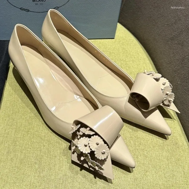 Sapatos de vestido flor couro mulheres único deslizamento-on apontou toe senhoras bombas tacones para mujer stiletto saltos sapatos feminino 2024